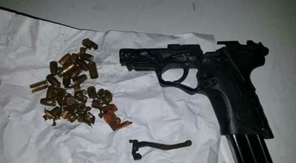 Guardó el arma en el horno, se olvidó de avisarle a su mujer y la hizo explotar