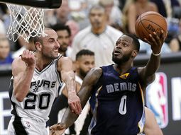 Manu Ginóbili de San Antonio Spurs ante Memphis Grizzlies Manu Ginóbili de San Antonio Spurs ante Memphis Grizzlies