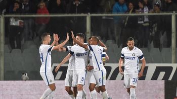 Todos saludan a Icardi, el gran capitán del equipo milanés Todos saludan a Icardi, el gran capitán del equipo milanés