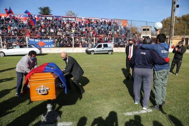 Trinche Carlovich: rompieron la cuarentena para despedirlo