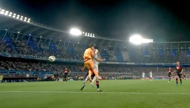 Polémica en Avellaneda: el penal que reclamó todo Racing y por el que expulsaron a Martirena