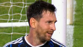 el exquisito gol de messi para el 2-0 de la seleccion ante zambia el exquisito gol de messi para el 2-0 de la seleccion ante zambia