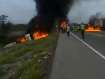 Tragedia en Colombia: explotó un camión que transportaba combustible y siete personas murieron calcinadas