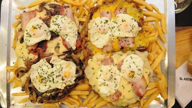 Este emblemático bodegón ofrece las milanesas más grandes y deliciosas de la ciudad. 