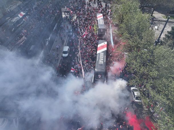 Impresionante banderazo de los hinchas de River de cara al Superclásico