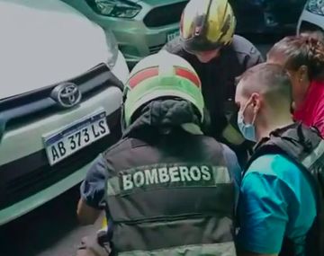 Horror en Recoleta: un hombre cayó al vacío desde un techo y aterrizó sobre un auto estacionado