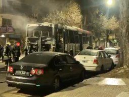 Villa Ortúzar: un colectivo de la línea 140 se prendió fuego