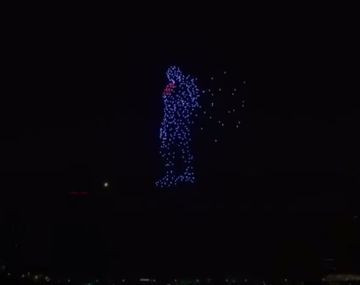 VIDEO: El increíble espectáculo de 500 drones que dibujaron figuras en el cielo