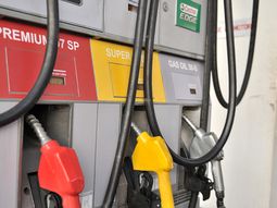 La Unión de Vendedores de Nafta del Uruguay advirtió sobre faltantes de nafta en muchas estaciones de servicio. La Unión de Vendedores de Nafta del Uruguay advirtió sobre faltantes de nafta en muchas estaciones de servicio.