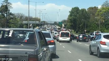 Las barras de Tigre atacaron a integrantes de un club de autos en plena avenida General Paz. Las barras de Tigre atacaron a integrantes de un club de autos en plena avenida General Paz.