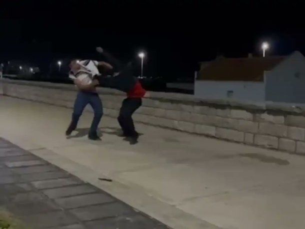 Imágenes sensibles: mataron de una puñalada a un joven de 15 años en Necochea