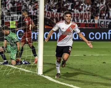 Julián Álvarez celebra la goleada