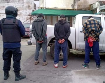 La Plata: se emborracharon en una plaza y obligaron a un amigo a hacerles sexo oral