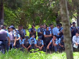 policias aceptan de palabra la oferta y cesarian la protesta policias aceptan de palabra la oferta y cesarian la protesta