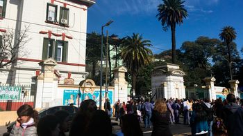 evacuaron el hospital pinero por una amenaza de bomba evacuaron el hospital pinero por una amenaza de bomba