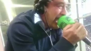 video: alfredo martinez, el relator que enloquecio con el sexto gol del barcelona al psg video: alfredo martinez, el relator que enloquecio con el sexto gol del barcelona al psg