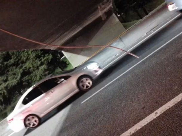 Se desprendió un hierro de un puente en la Autopista Riccheri: hay dos heridos
