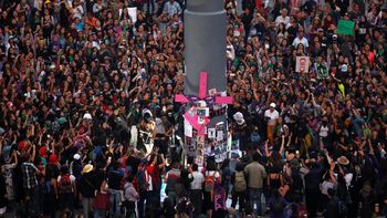 Para concienciar sobre los feminicidios y la violencia a la mujer se realiza en el 2020 un paro nacional de mujeres. Para concienciar sobre los feminicidios y la violencia a la mujer se realiza en el 2020 un paro nacional de mujeres.