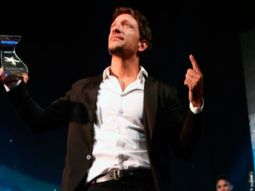 Nico Vázquez señala al cielo dedicándole el premio Estrella de Mar a su fallecido hermano Santiago Nico Vázquez señala al cielo dedicándole el premio Estrella de Mar a su fallecido hermano Santiago