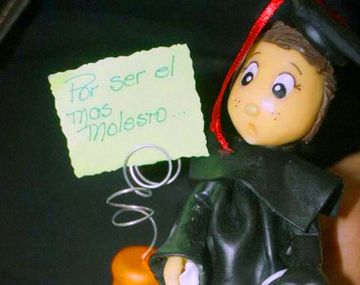 Polémica en una escuela por un premio al alumno más molesto