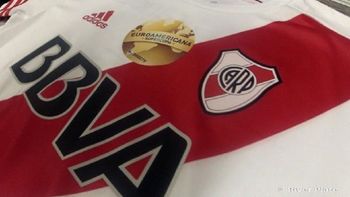 mira la camiseta con la que river jugara la supercopa euroamericana mira la camiseta con la que river jugara la supercopa euroamericana