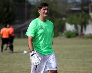 Estilo Gato Sessa: se enojó y se fue en el entretiempo a un bautismo