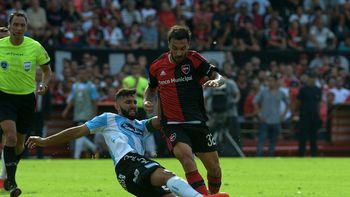 Scocco pateó un penal que fue contenido por Hoyos Scocco pateó un penal que fue contenido por Hoyos