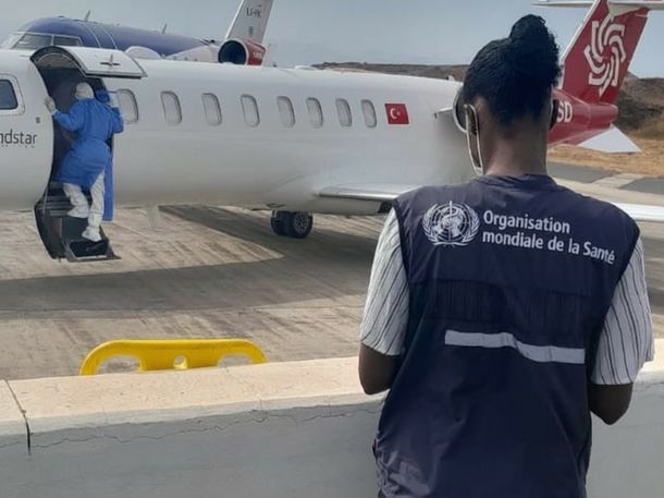 Evacuaron a tres personas del crucero afectado por hantavirus Evacuaron a tres personas del crucero afectado por hantavirus