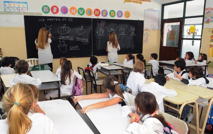 Los chicos vuelven a la escuela.