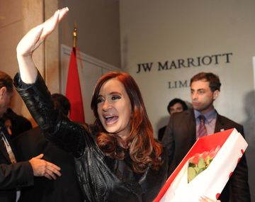 La Presidente llegó a Perú para participar de la III Cumbre de ASPA