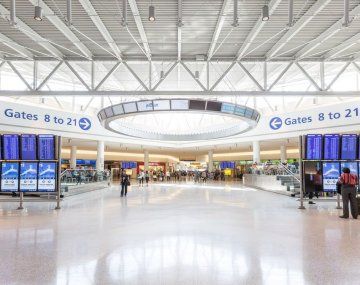 Estados Unidos dejará de pedir test de Covid-19 para los turistas que lleguen en avión