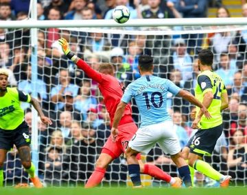 ¡Qué golazo! Esta genialidad del Kun Agüero abrió el triunfo del Manchester City