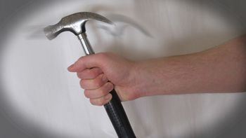 temor por el loco del martillo temor por el loco del martillo