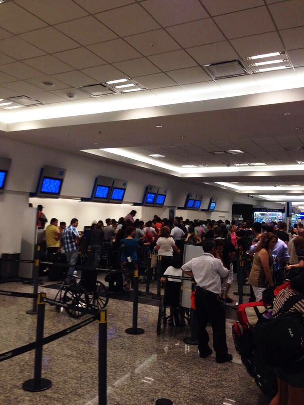Piden a pasajeros averiguar sobre su vuelo antes de salir