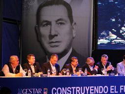 scioli: nada es mas peronista que el desendeudamiento scioli: nada es mas peronista que el desendeudamiento