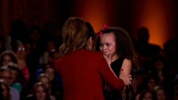 ¡que asco! fue a un concurso de baile y vomito a un miembro del jurado ¡que asco! fue a un concurso de baile y vomito a un miembro del jurado