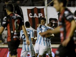 Pol Fernández celebra el primer gol del partido