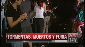 damnificados del temporal realizaron un cacerolazo damnificados del temporal realizaron un cacerolazo