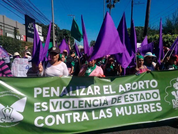 El Salvador: liberaron a una mujer que estuvo nueve años presa por abortar