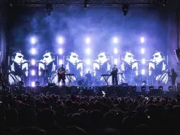 Peces Raros volvió a La Plata y brillaron en Noches Capitales