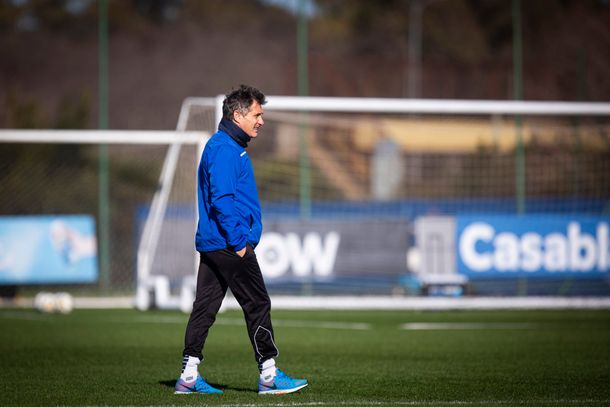 Guillermo Barros Schelotto se refirió al interés de Vélez por Zeballos: No sé nada