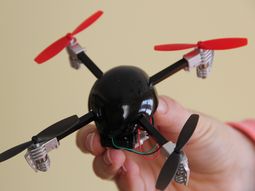 lanzan mini drones para sacarse selfies aereas lanzan mini drones para sacarse selfies aereas