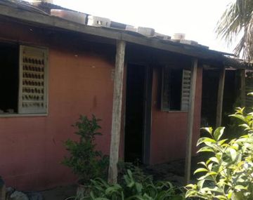 Una de las casas atacadas. Gentileza diario La Voz del Interior.