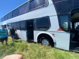 un micro con hinchas de estudiantes que iba a santiago del estero para la final con racing quedo varado en cordoba un micro con hinchas de estudiantes que iba a santiago del estero para la final con racing quedo varado en cordoba