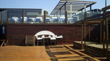 clausuraron un balneario por prohibir a turistas usar sus sombrillas en la playa clausuraron un balneario por prohibir a turistas usar sus sombrillas en la playa