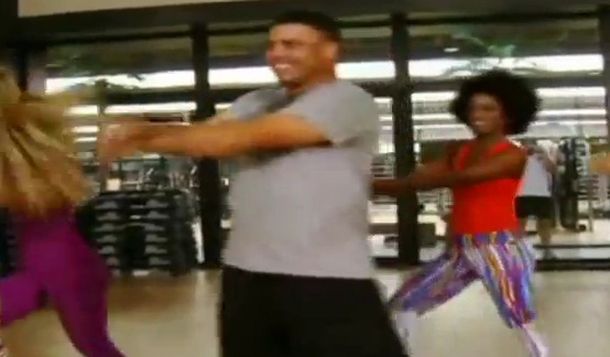 Ronaldo baila el Gangnam Style para bajar de peso