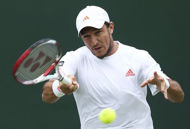 Pico Mónaco avanzó a la tercera ronda en el césped inglés