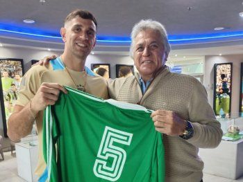 Encuentro histórico: Dibu y Fillol compartieron un emotivo momento