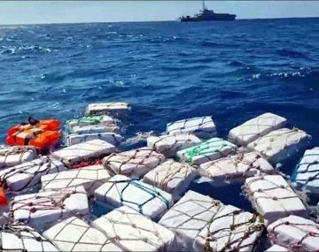 Italia: encuentran dos toneladas de cocaína flotando en el Mediterráneo