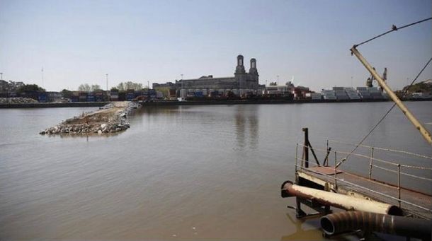 Tragedia en la Costanera: se tiró al río para salvar a su hija y a su esposa y murió ahogado